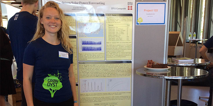 Caroline Persson, studerende fra DTU Compute, vinder førstepræmie til studenterkonferencen Grøn Dyst 2015 for sin ”grønne” solcellemodel, som skal gøre solenergi til et attraktivt alternativ til fossile brændstoffer